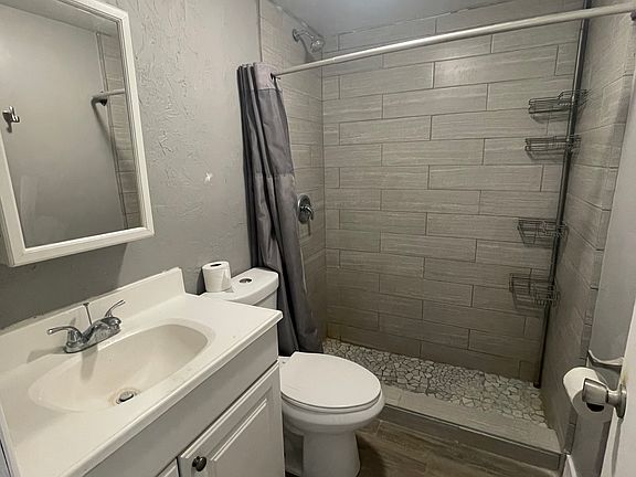 4th image of 653 May St #2