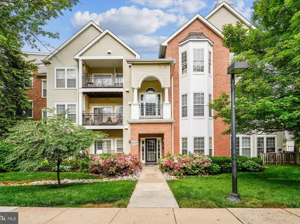 4129 Fountainside Ln Unit 202, Fairfax, VA 22030