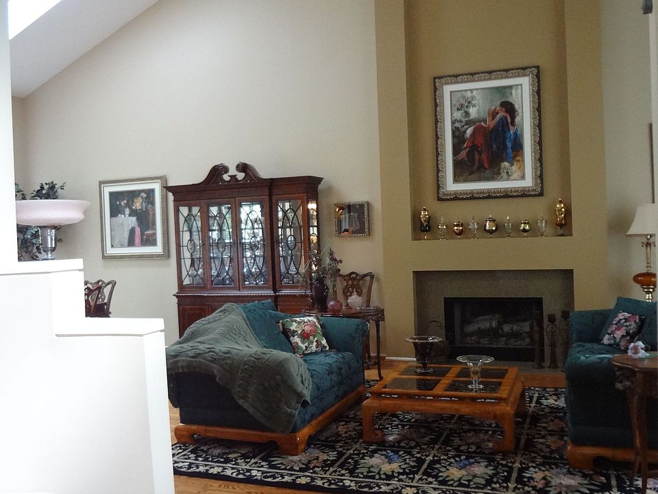 Great Room w/fireplace