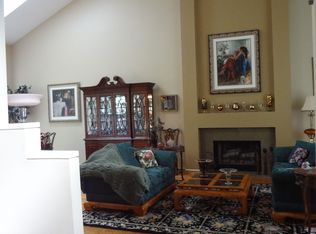 5086 Parkside Dr, West Bloomfield, MI 48323