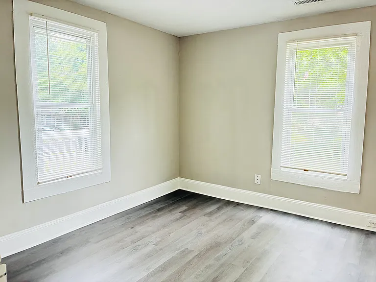 514 S Maple St — Photo 24