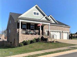 8521 Beautiful Valley Dr, Nashville, TN 37221