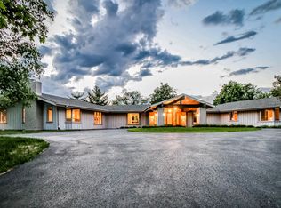 65 Hills And Dales Rd, Barrington, IL 60010