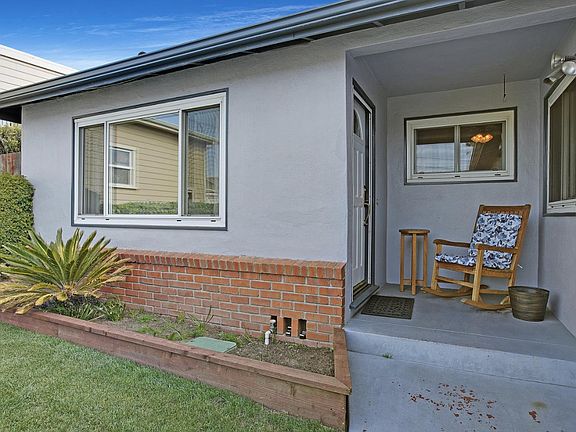 4th image of 544 Acacia Ave