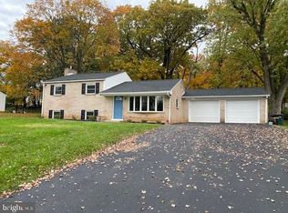 711 Breezewood Dr, Mechanicsburg, PA 17055