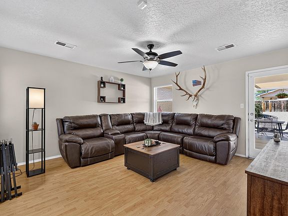 4th image of 901 Perry Meadows Dr NE