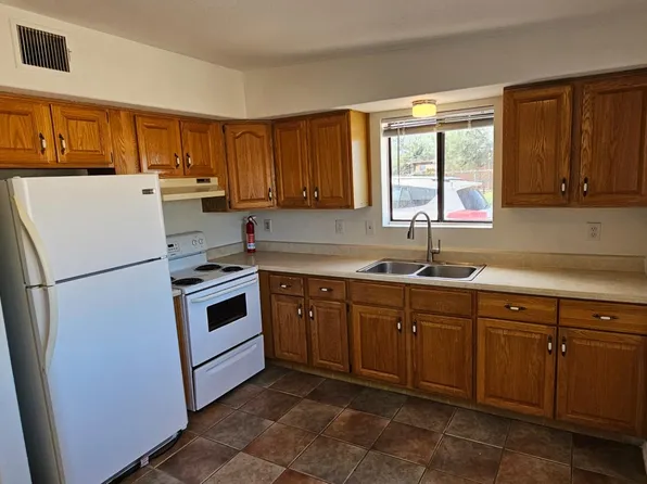 2064 N Willow Ave #A, Huachuca City, AZ 85616
