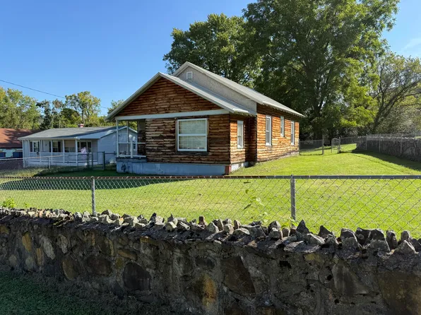 2817 S Carpenter Dr, Covington, VA 24426
