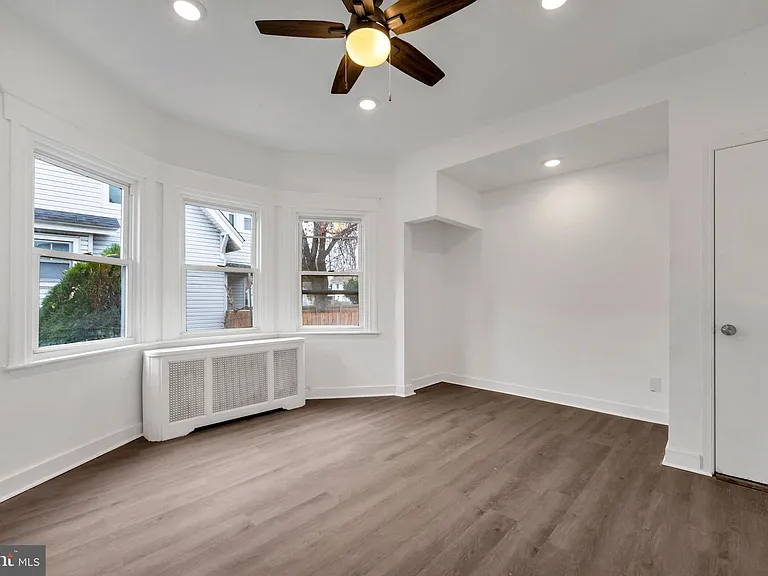 12 Montrose Ave — Photo 16