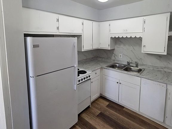4th image of 2252 Maple Ave