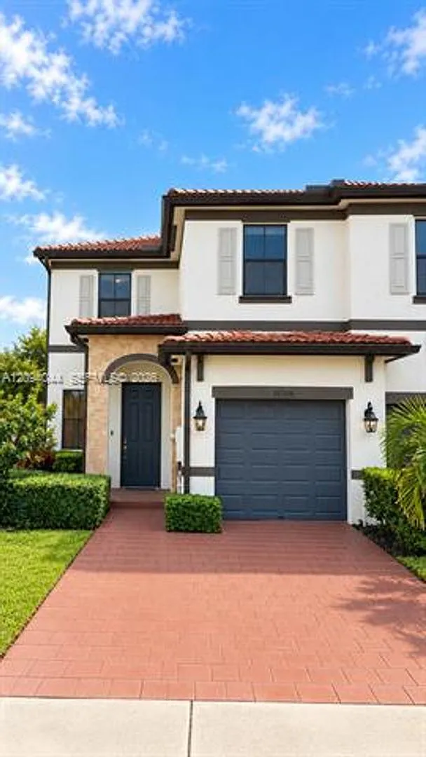 10306 W 33rd Ln th 10306, Hialeah, FL 33018 — Photo 3