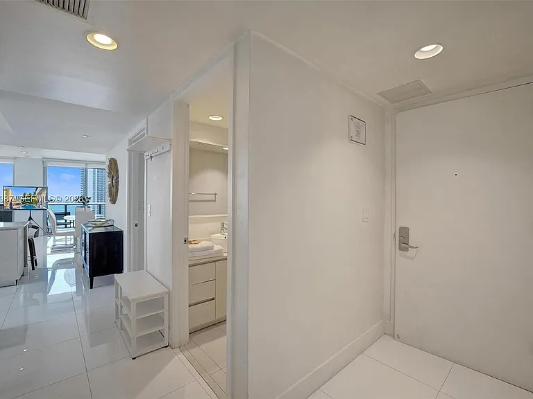 2600 E Hallandale Beach Blvd #T1902 — Photo 38
