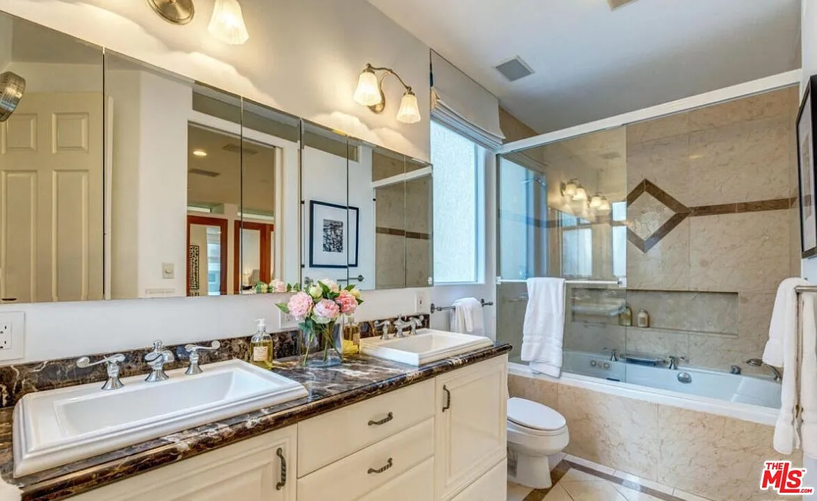 2 bed, 2.5 bath, 2368 sqft, $20,000 — Photo 3