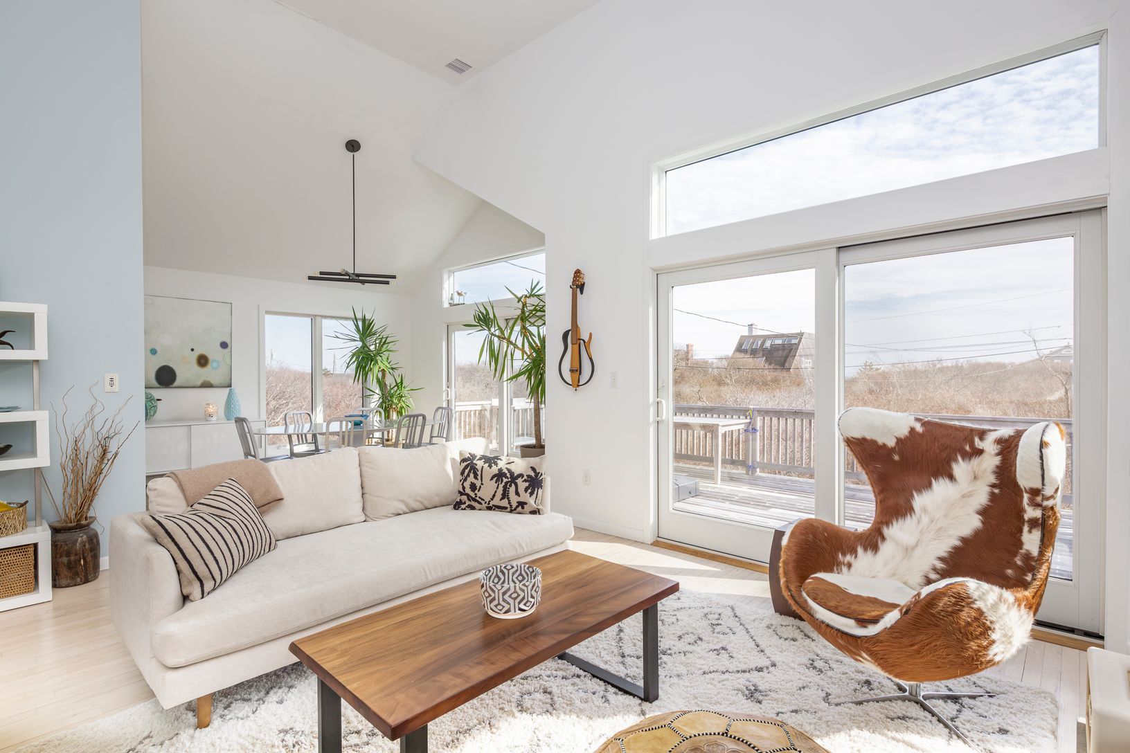  Vaulted Living room