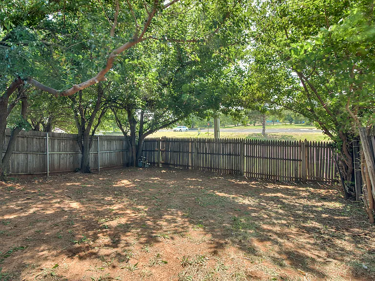 9027 N Rockwell Dr — Photo 30