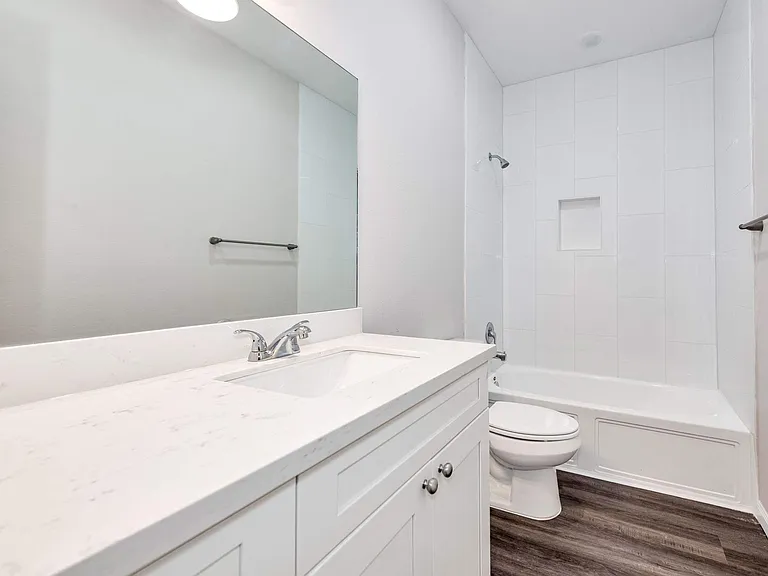 1206 Denison Ave — Photo 16