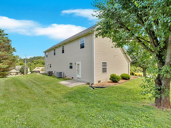 5th image of 711 Panther Creek Ct #711