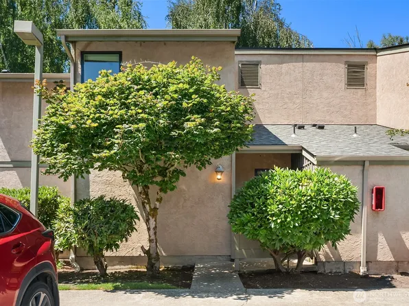10037 NE 138th Place #D7, Kirkland, WA 98034