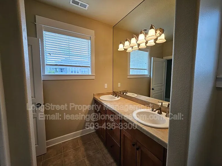 10225 SE Bristol Ln — Photo 17