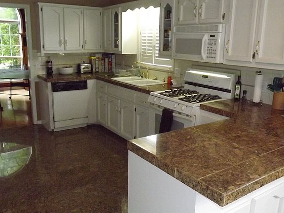 4th image of 628 Bradford Dr