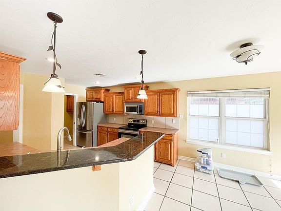 5th image of 1013 Saybrook Dr