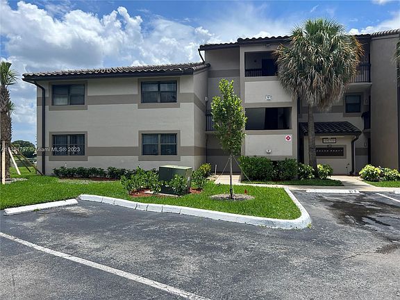 3rd image of 9794 Nob Hill Ct #9794