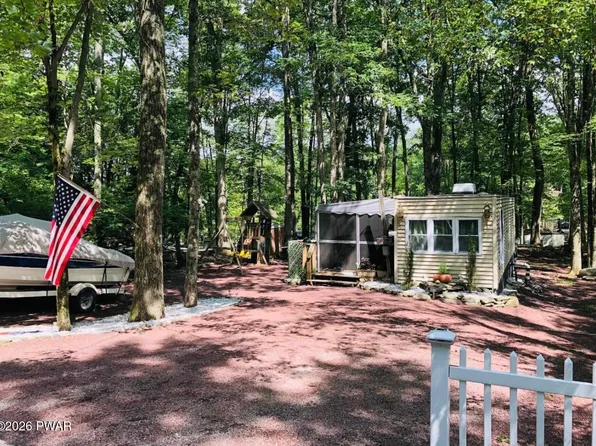143 Dingman Dr, Milford, PA 18337
