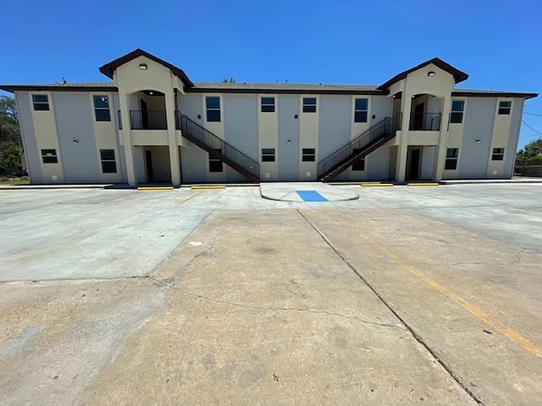 2717 N Arkansas Ave — Photo 1