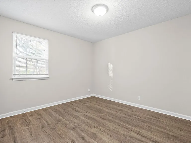 2 Bedroom Pet Friendly Apartment For Rent Near APSU! — Photo 14