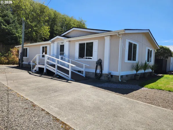 710 Clearlake Ave, Winchester Bay, OR 97467