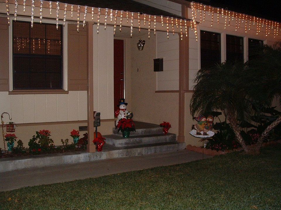 2nd image of 2742 Dashwood St