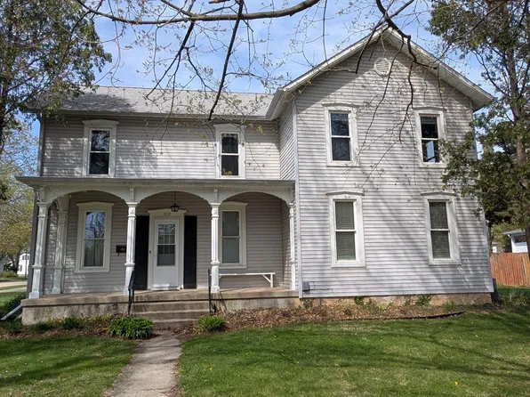 210 S 7th St, Oregon, IL 61061