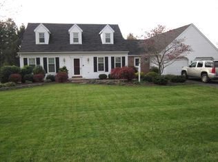 97 Magnolia Dr, Leola, PA