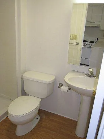 328 College St — Photo 14