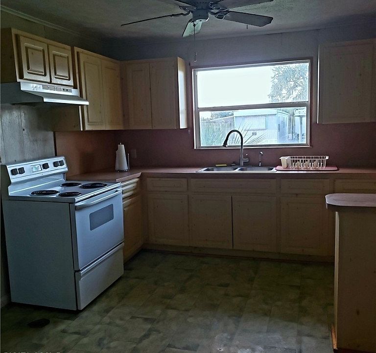 1st image of 256 Avenue J SW