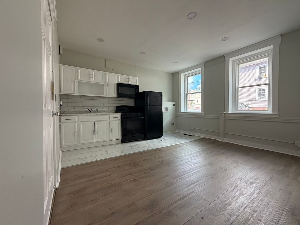 1st image of 176 Frank St #1RL