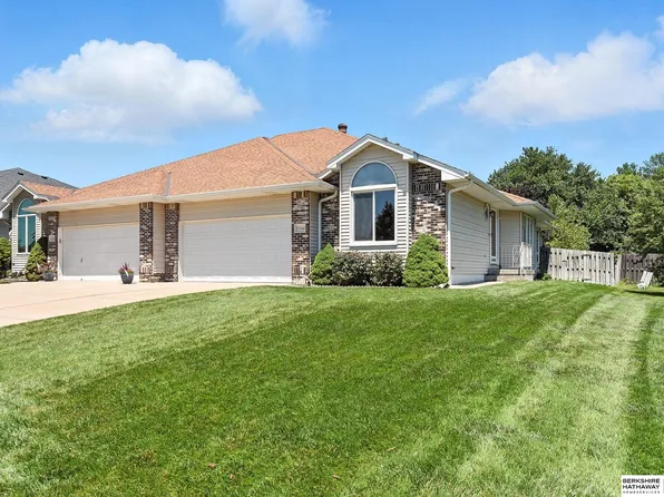 15364 Burdette St, Omaha, NE 68116