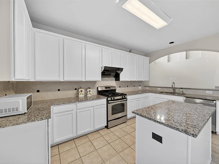 2411 Horned Owl Dr — Photo 9