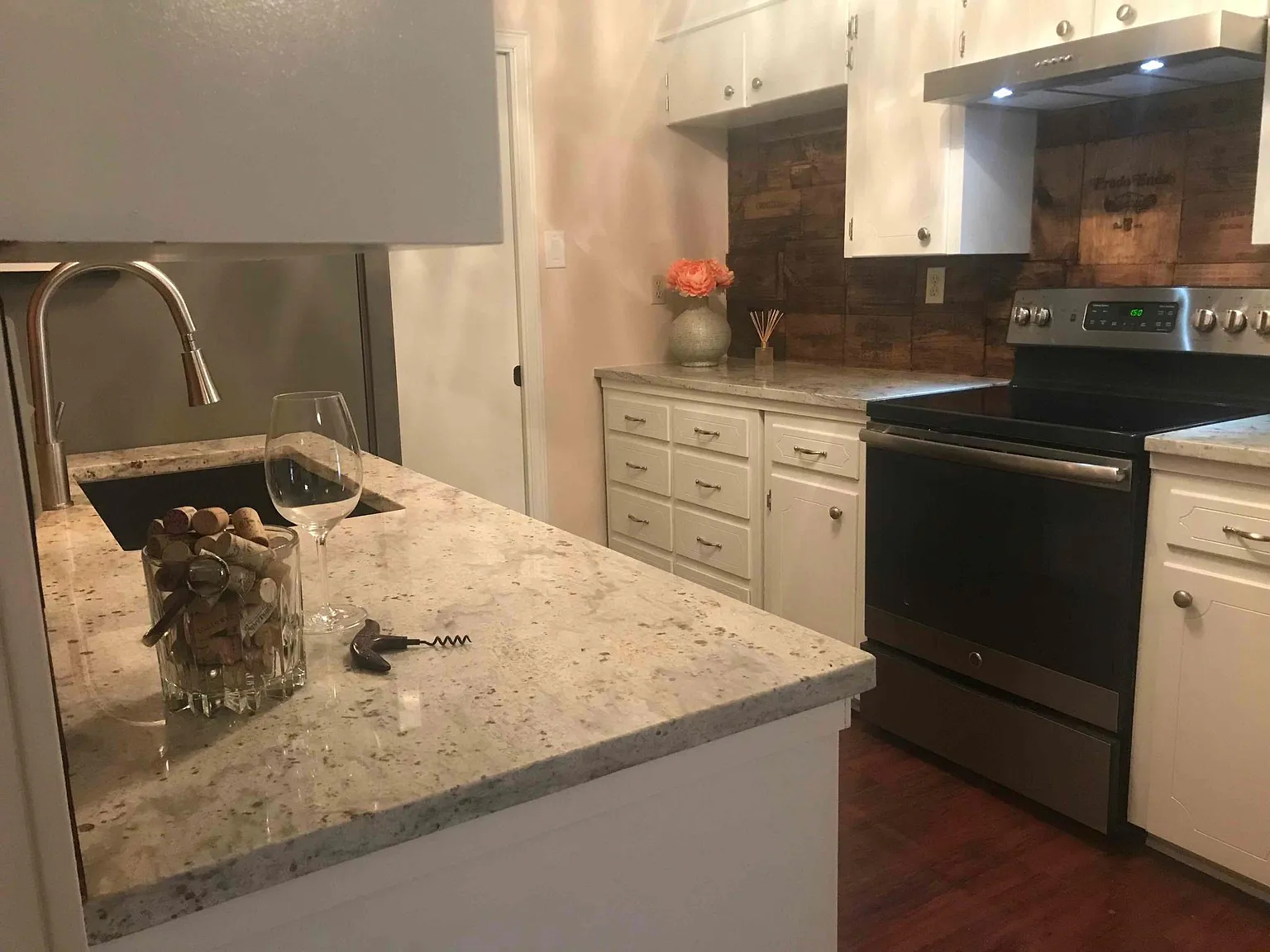 112 Orangewood Drive — Photo 2