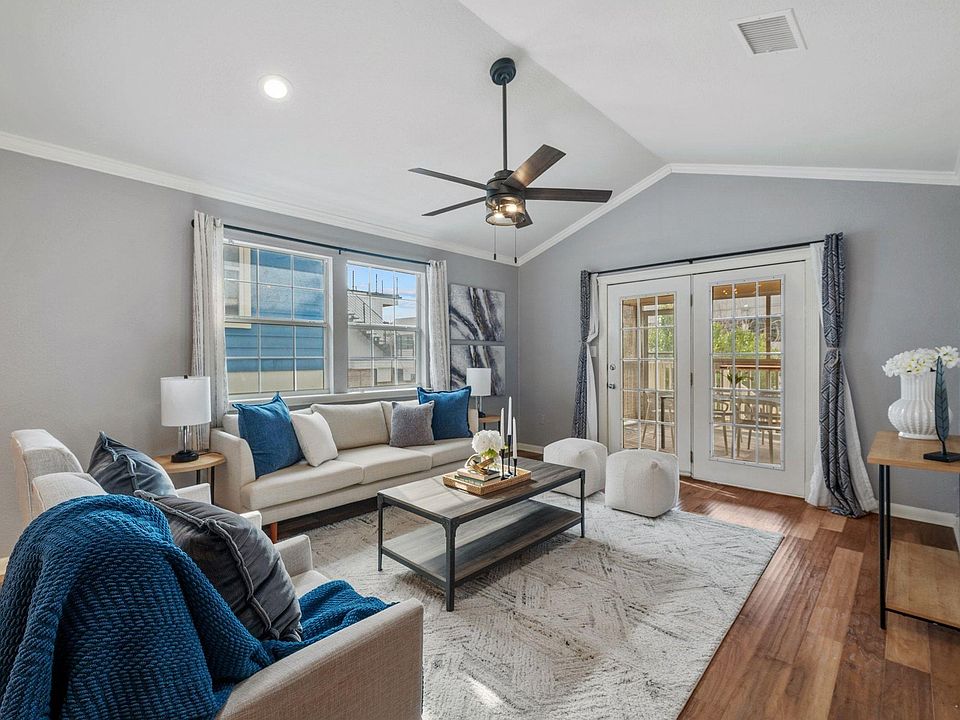 1st image of 2001 E 8th St