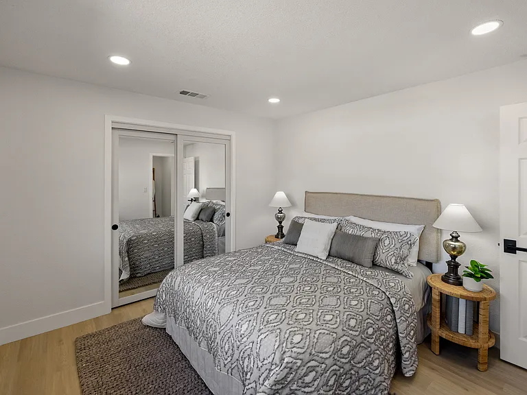 721 Oak St — Photo 11