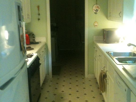 Bright kitchen with a view!