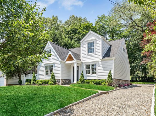 11 Carlton Ave