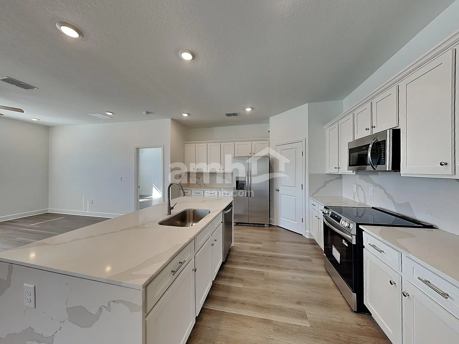 3 bed, 2.0 bath, 1700 sqft, $2,470 — Photo 3