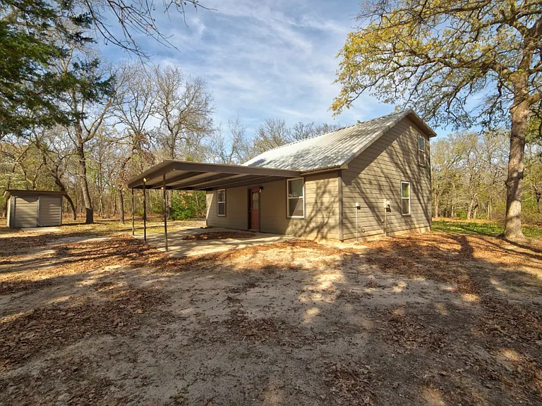 8851 Private Road 5204 — Photo 10