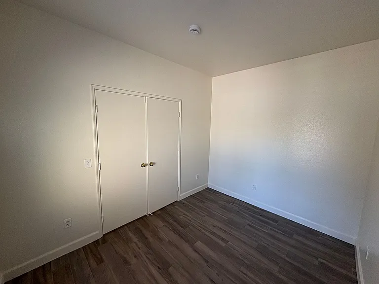 722 W James Ct — Photo 23