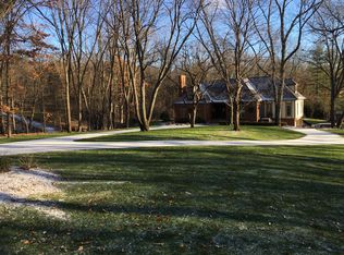 5575 Oak Bluff Rd, Rochester, MI 48306