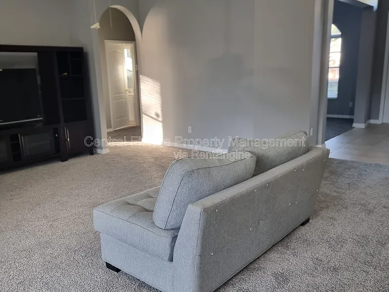 909 Arbormoor Pl — Photo 8