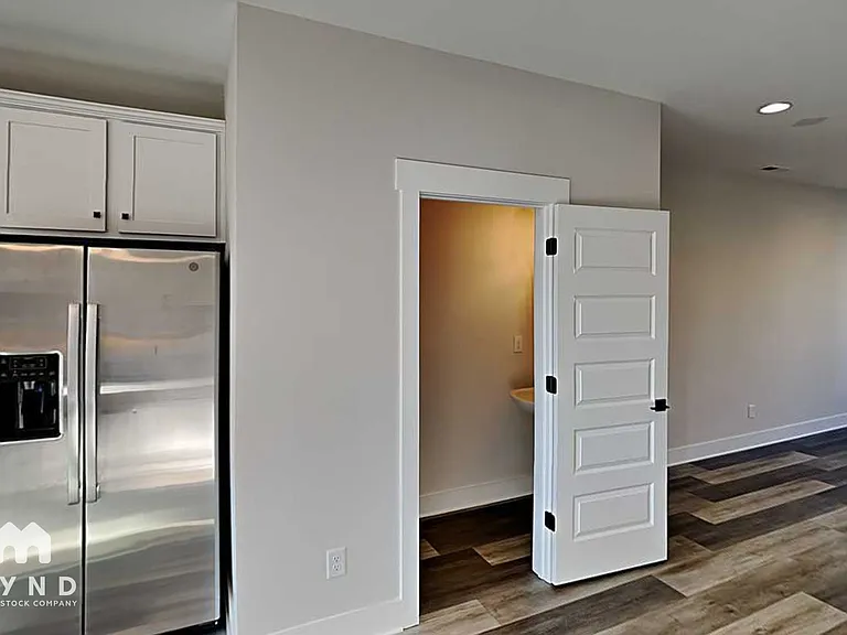 586 W End Dr — Photo 7