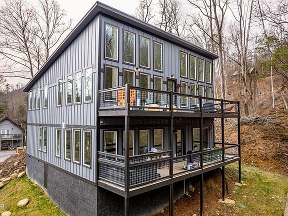 3rd image of 456 Winfield Heights Rd